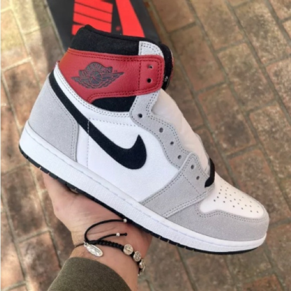 Air Jordan 1 - Light Smoke Grey (High)